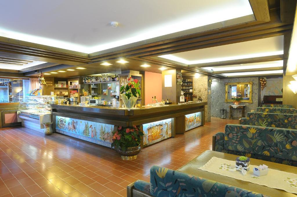 Posta - Famiglia Pra Dal 1866 A Caprile Hotel